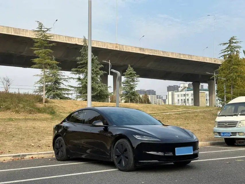 2023 TESLA MODEL thumbnail 3