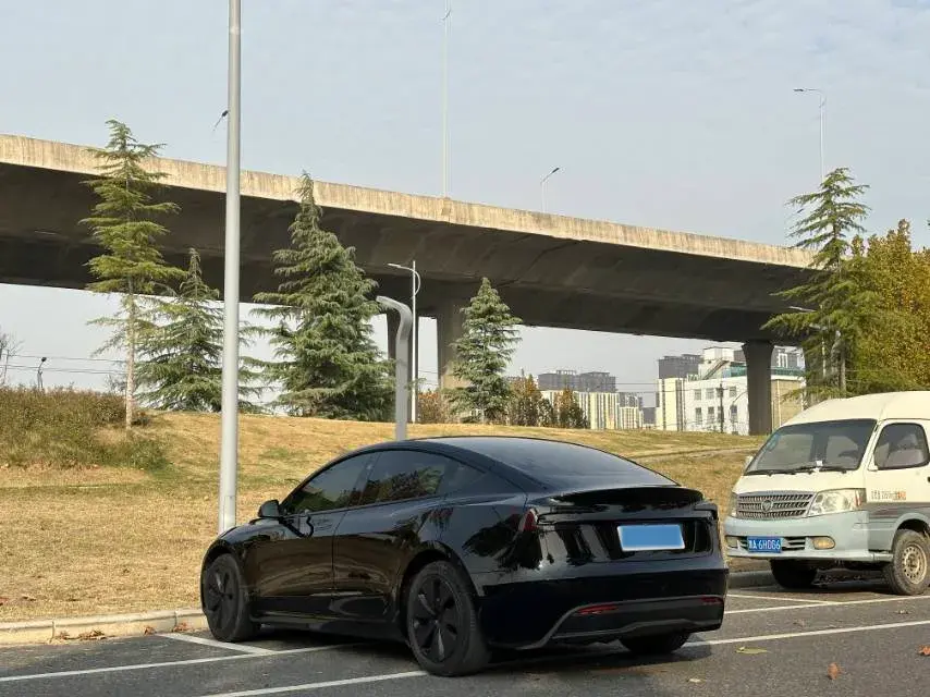 2023 TESLA MODEL thumbnail 4