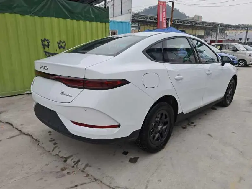 2025 BYD QIN thumbnail 4