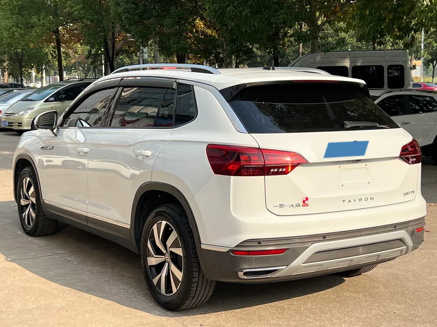 2022 VOLKSWAGEN TAYRON thumbnail 4