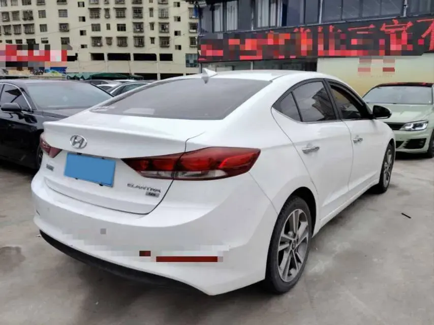 2016 HYUNDAI ELANTRA thumbnail 4