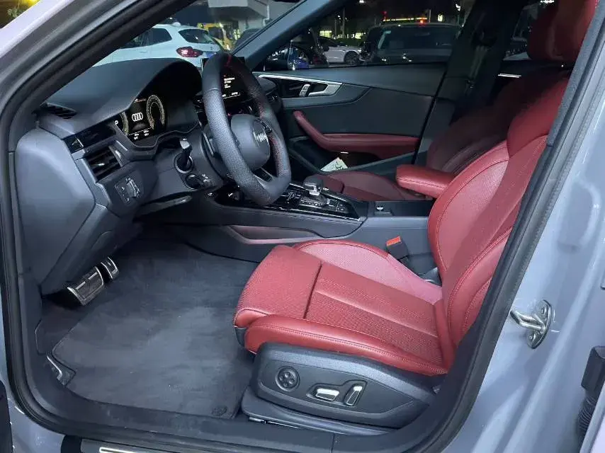 2025 AUDI A4L thumbnail 4