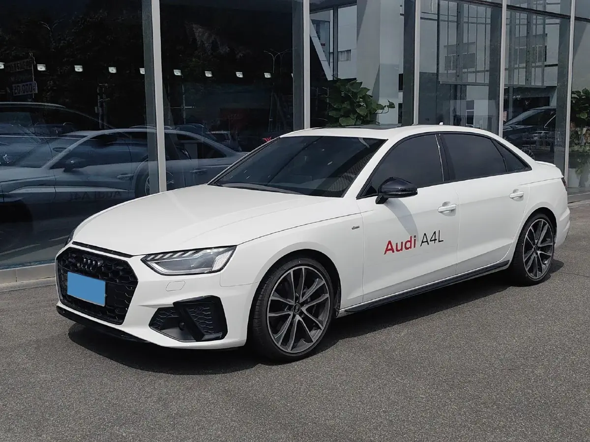 2023 Audi A4L 2.0T 190HP L4 7DCT