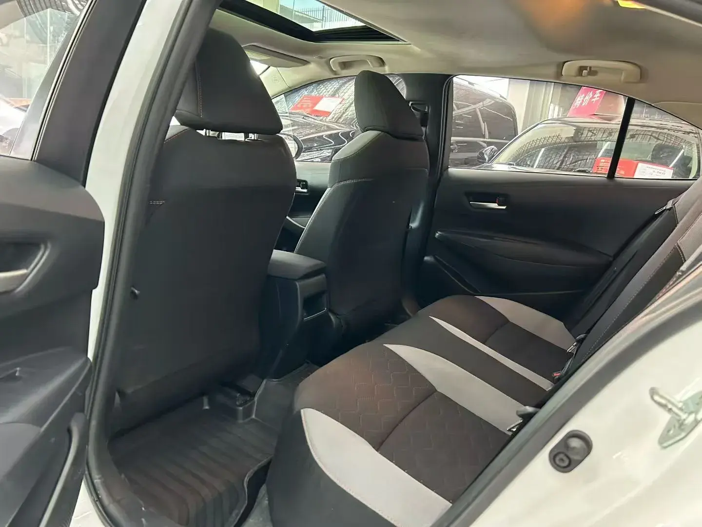 2023 TOYOTA COROLLA thumbnail 4