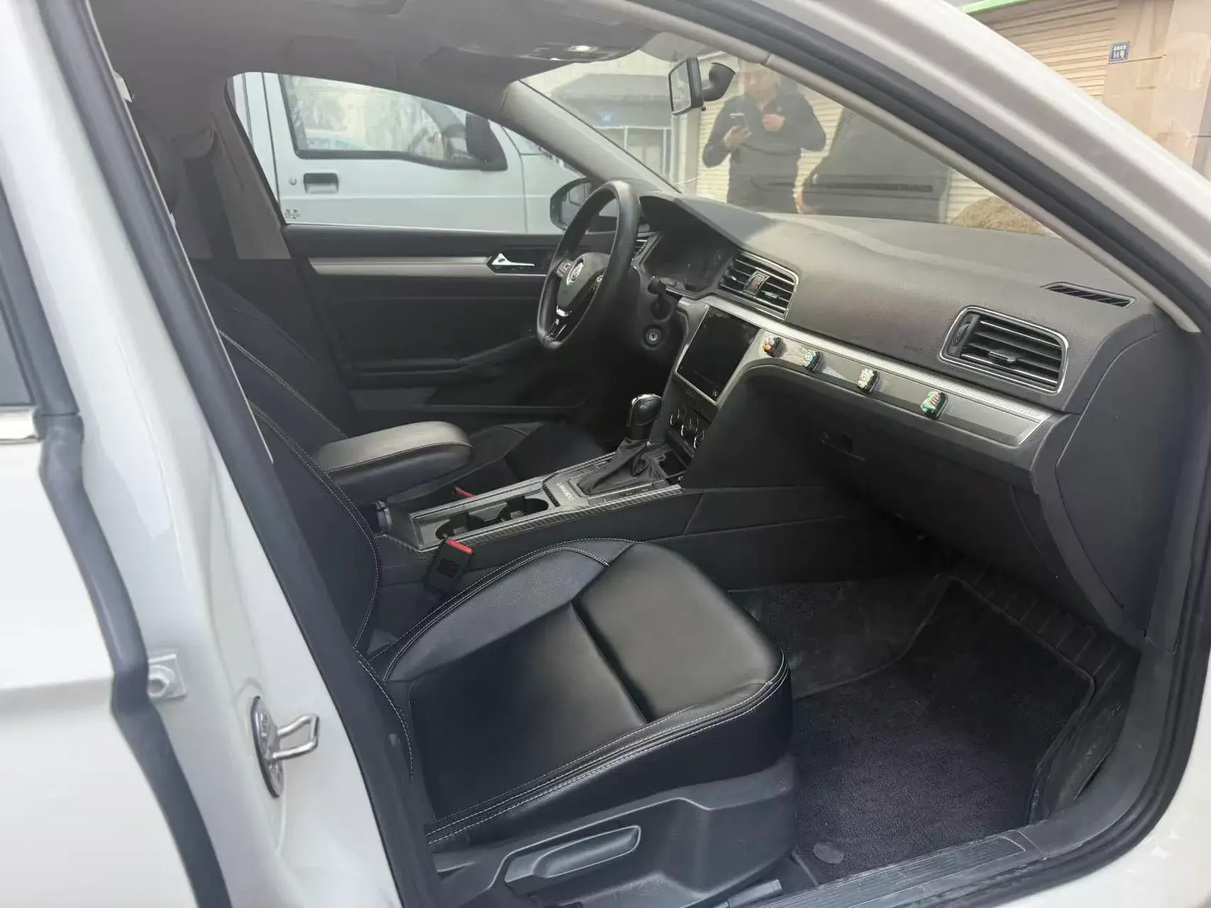 2021 VOLKSWAGEN LAMANDO thumbnail 3