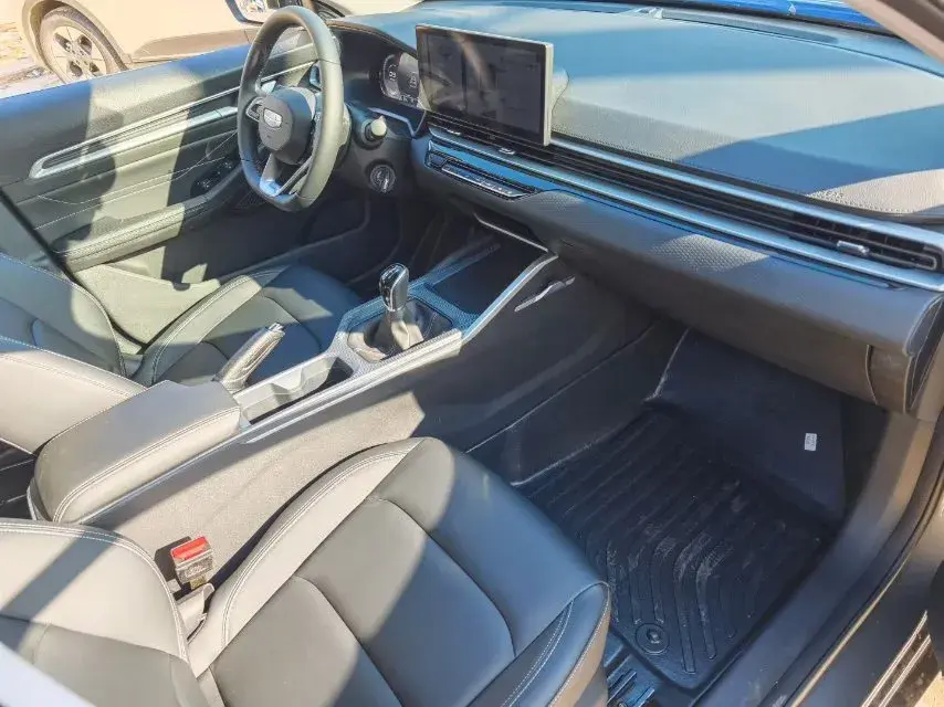 2025 GEELY EMGRAND thumbnail 4