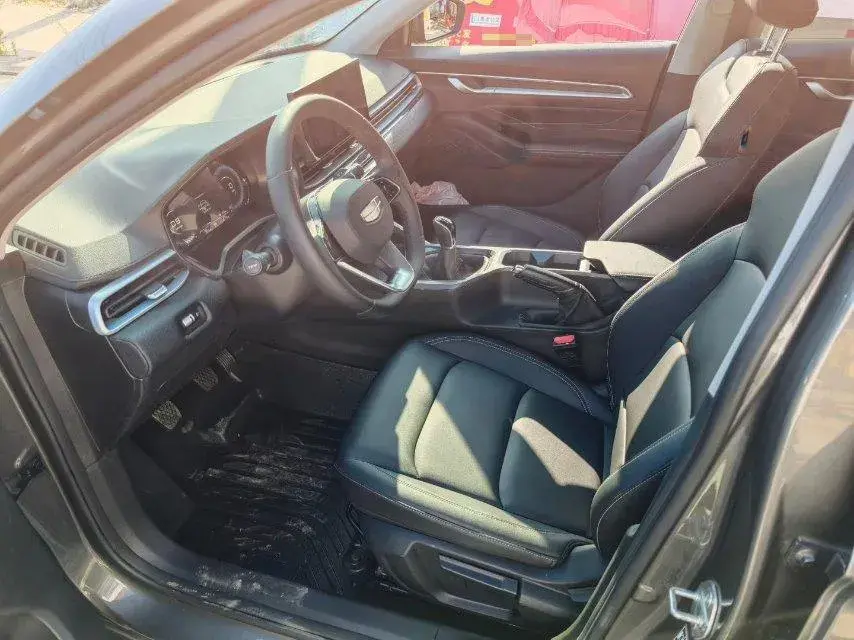 2025 GEELY EMGRAND thumbnail 2