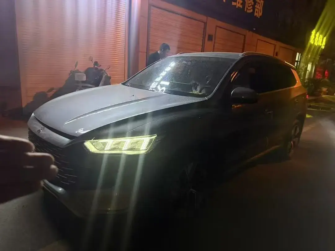 2023 BYD SONG view 1