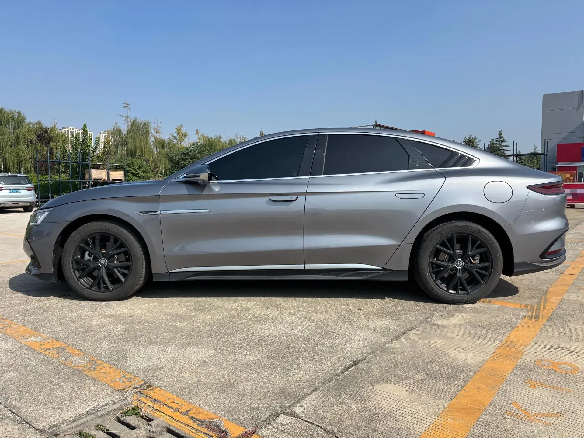 2024 BYD HAN thumbnail 3