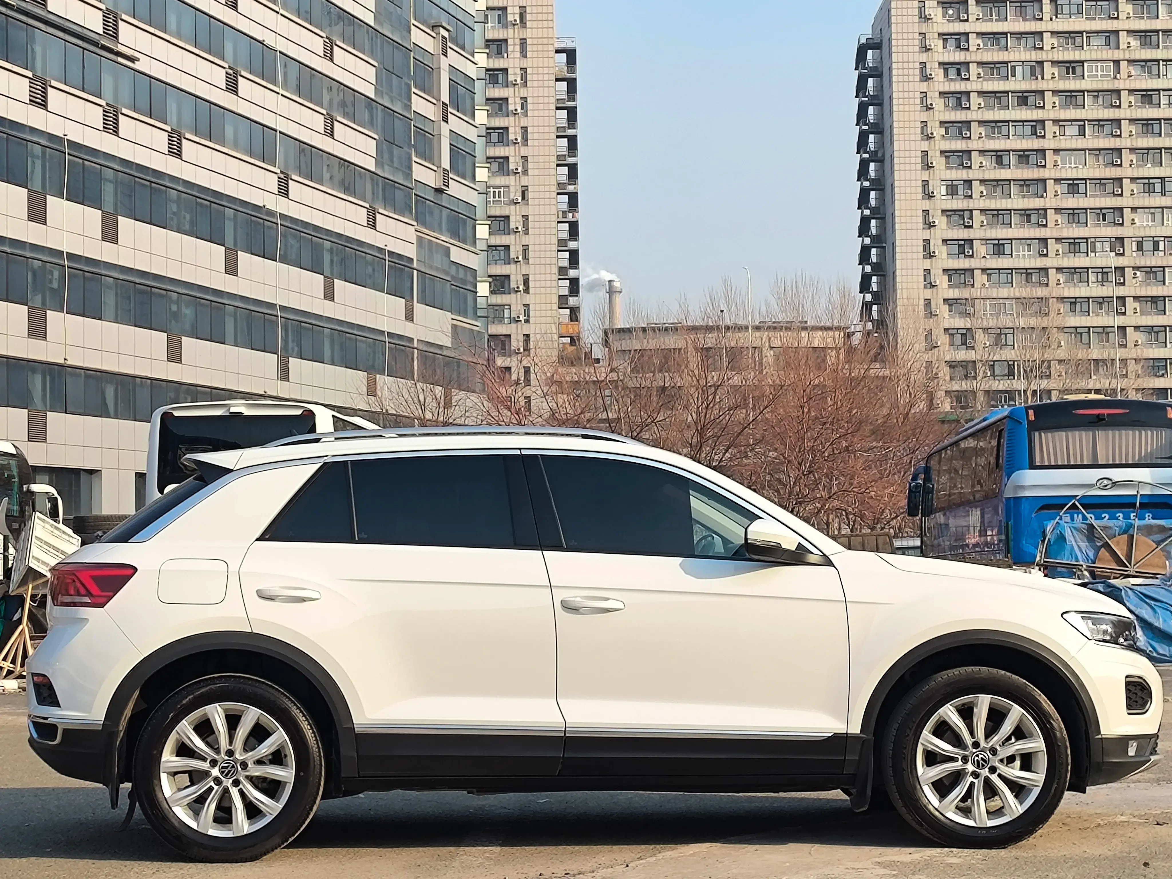 2022 VOLKSWAGEN T-ROC thumbnail 4