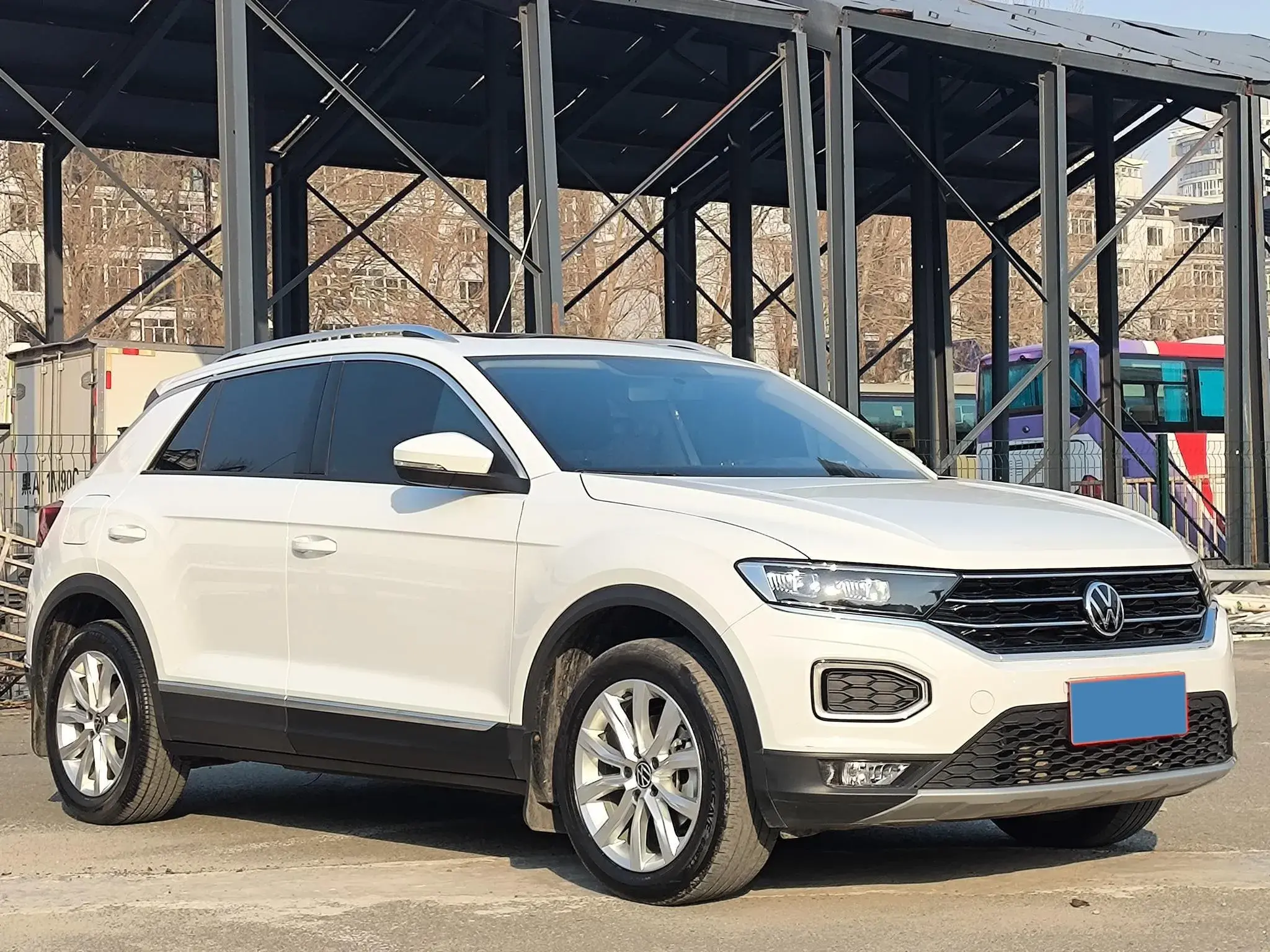 2022 VOLKSWAGEN T-ROC thumbnail 3