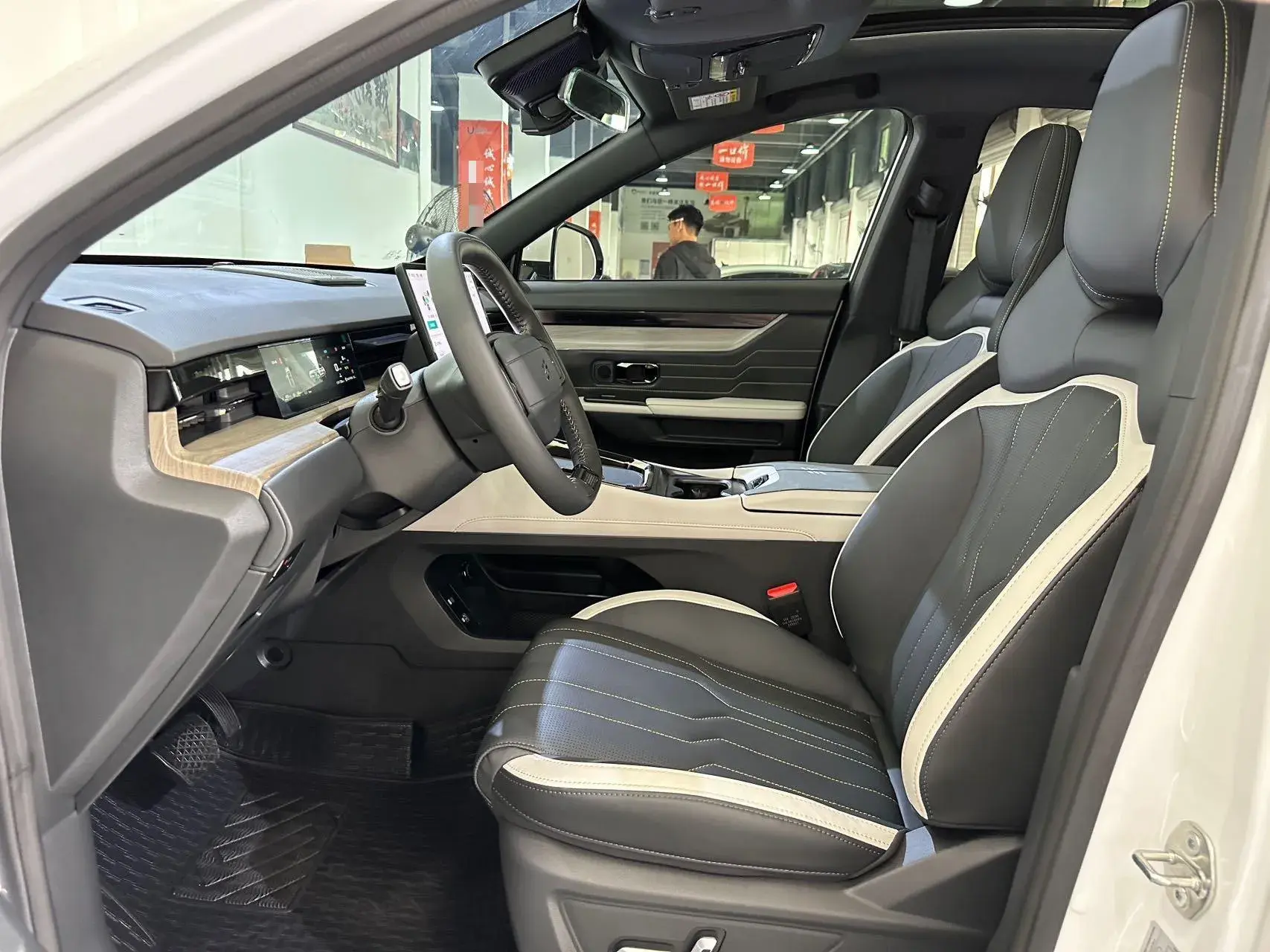 2024 JETOUR SHANHAI thumbnail 3