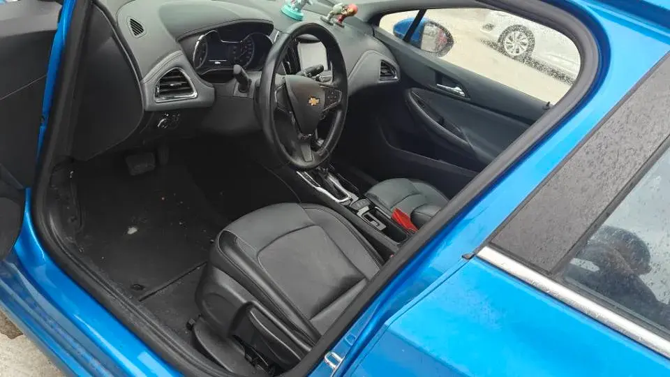 2018 CHEVROLET CRUZE thumbnail 3