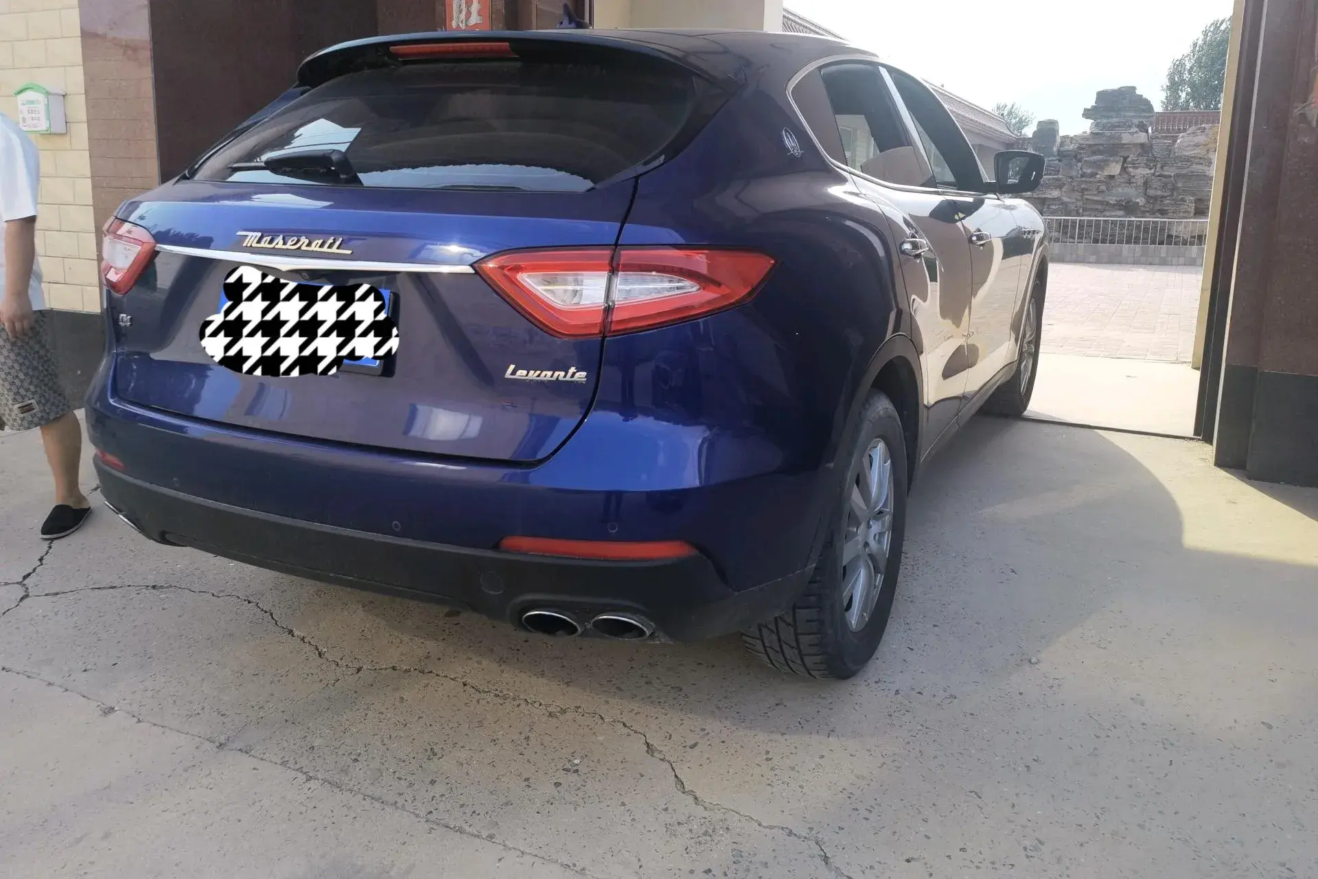 2018 MASERATI LEVANTE thumbnail 2
