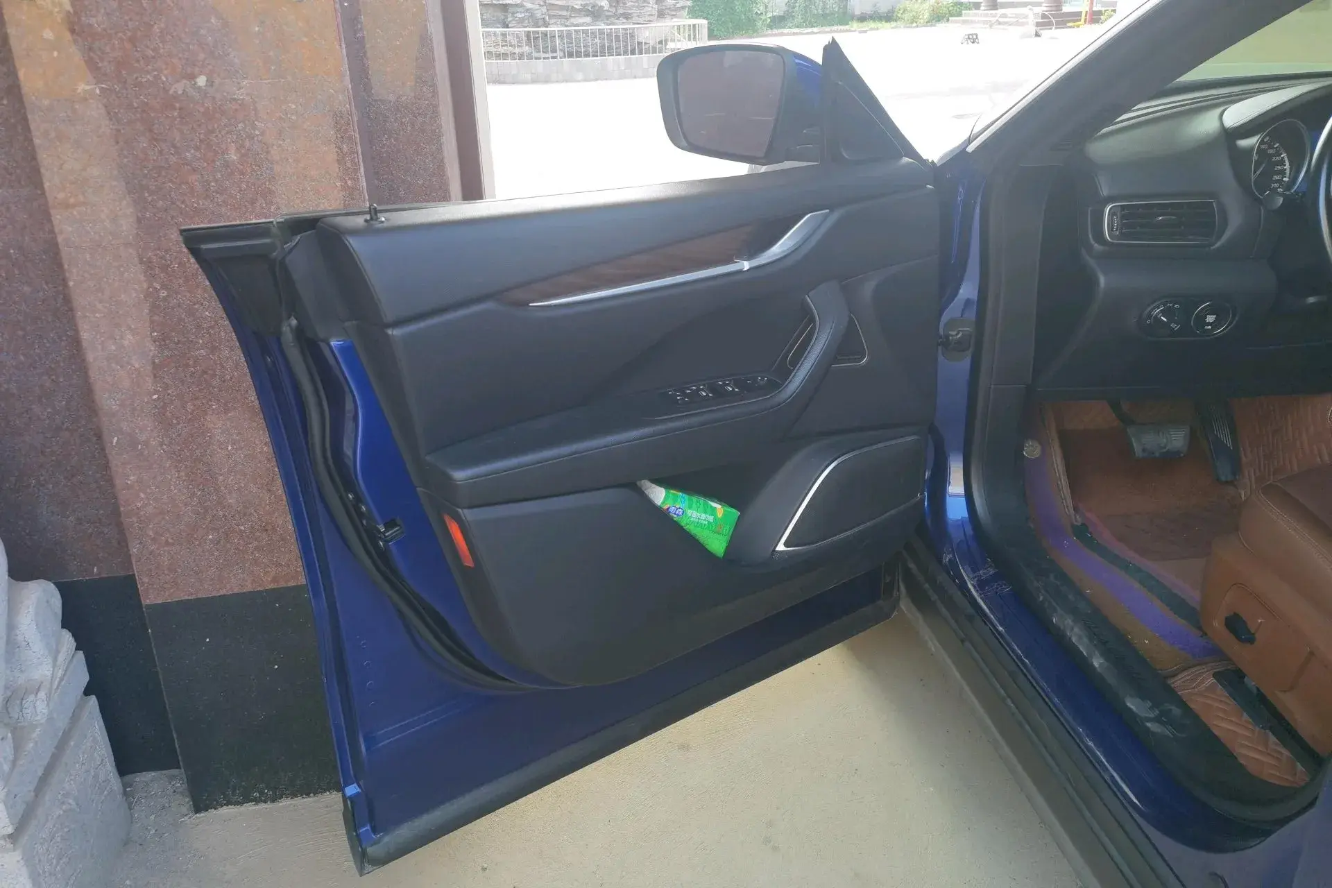 2018 MASERATI LEVANTE thumbnail 4