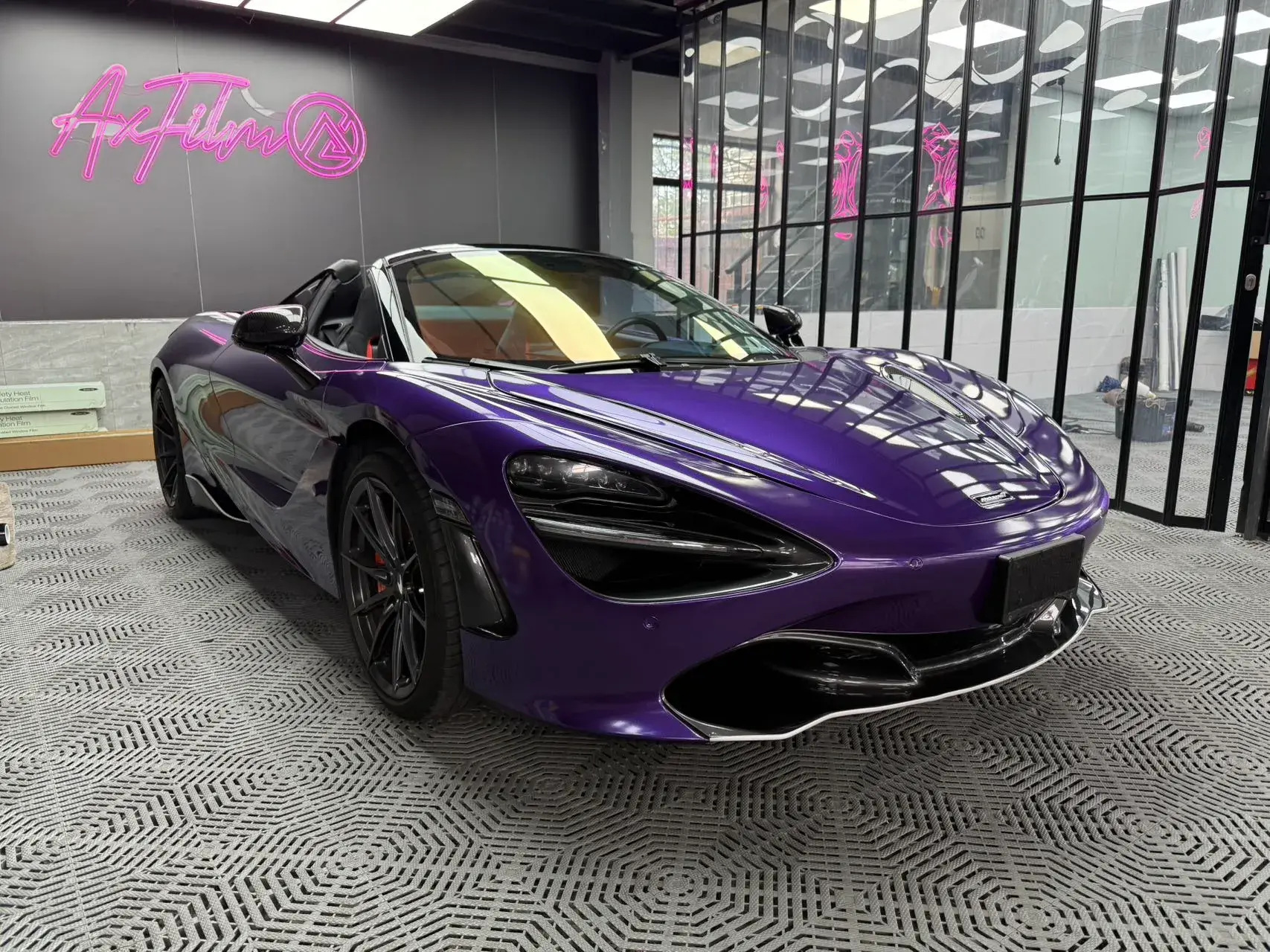 2019 MCLAREN 720S thumbnail 3
