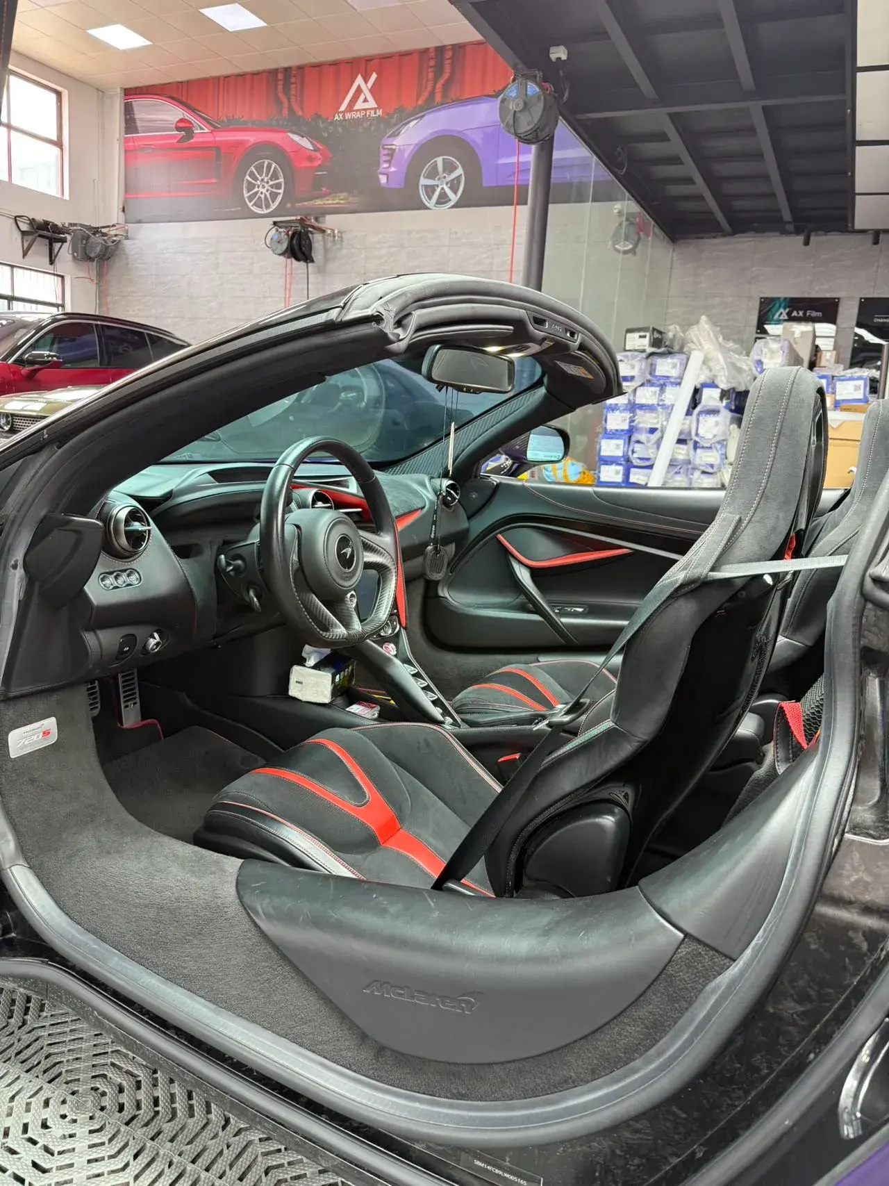 2019 MCLAREN 720S thumbnail 4