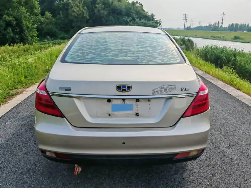 2017 GEELY EMGRAND thumbnail 3