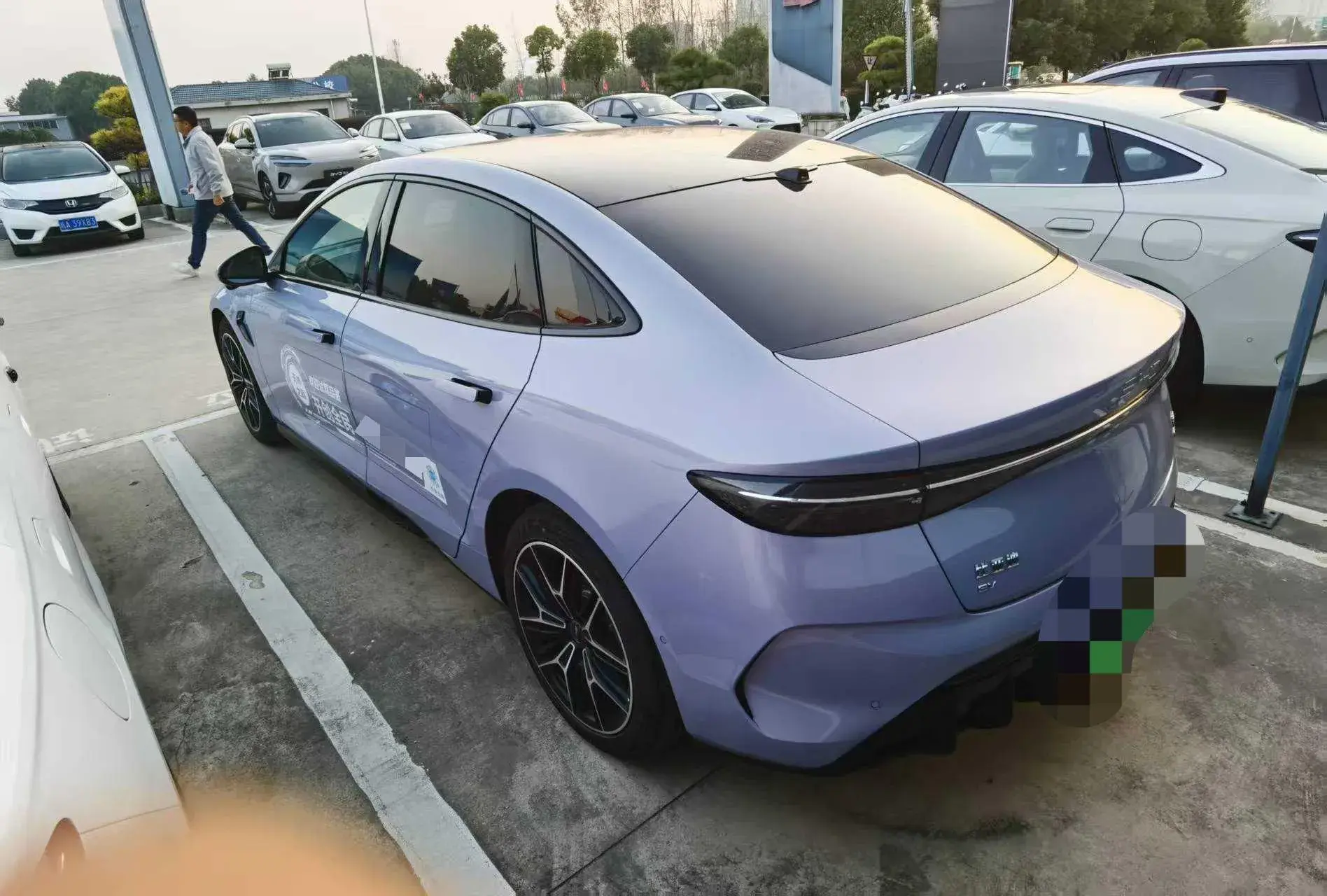 2025 BYD SEAL thumbnail 4