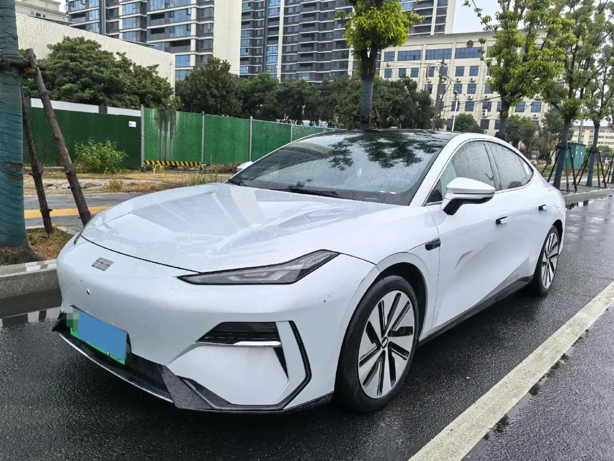 2024 Geely Galaxy E8 BEV 76KWH