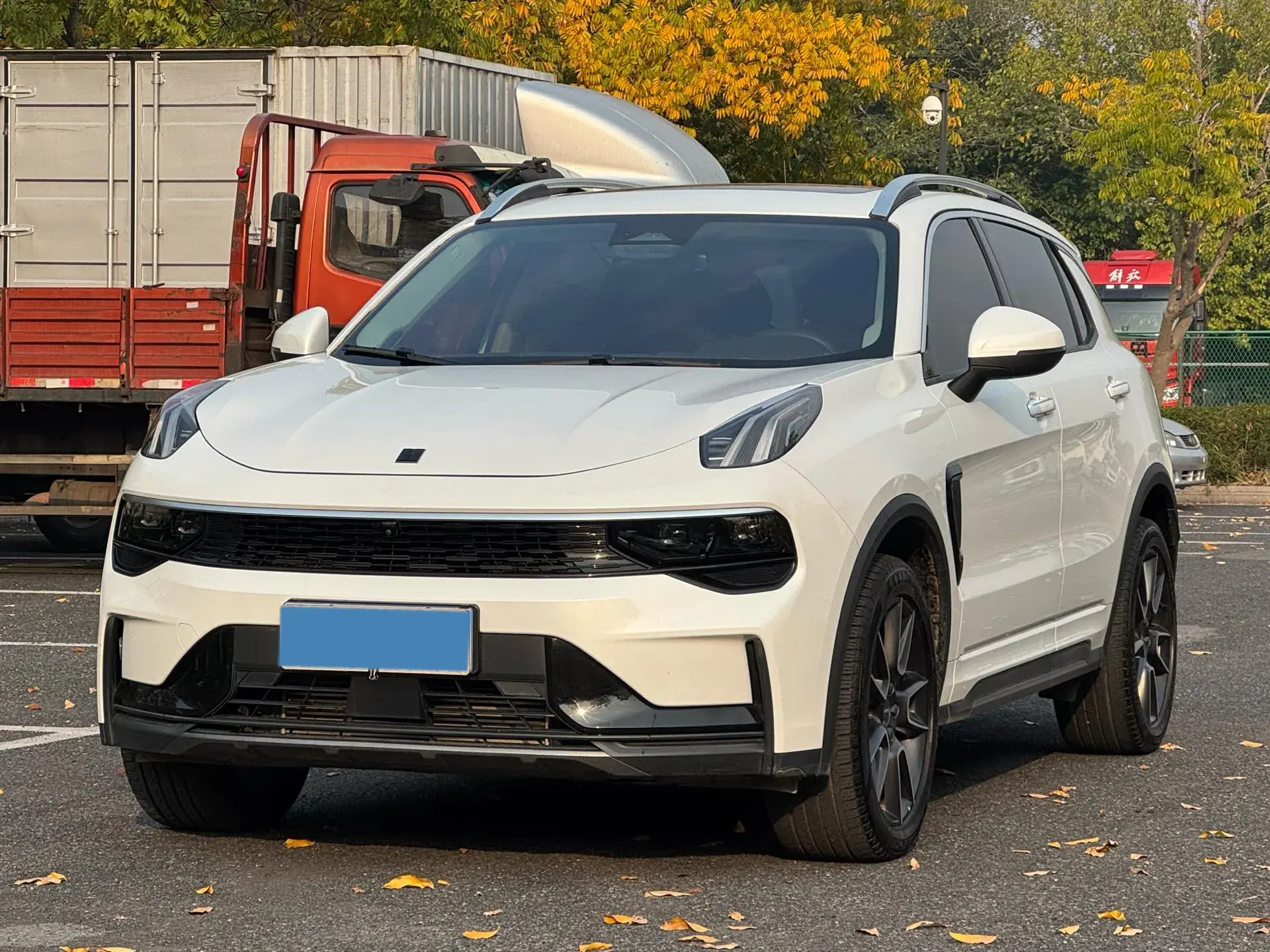 2023 LYNK&CO 01 view 1