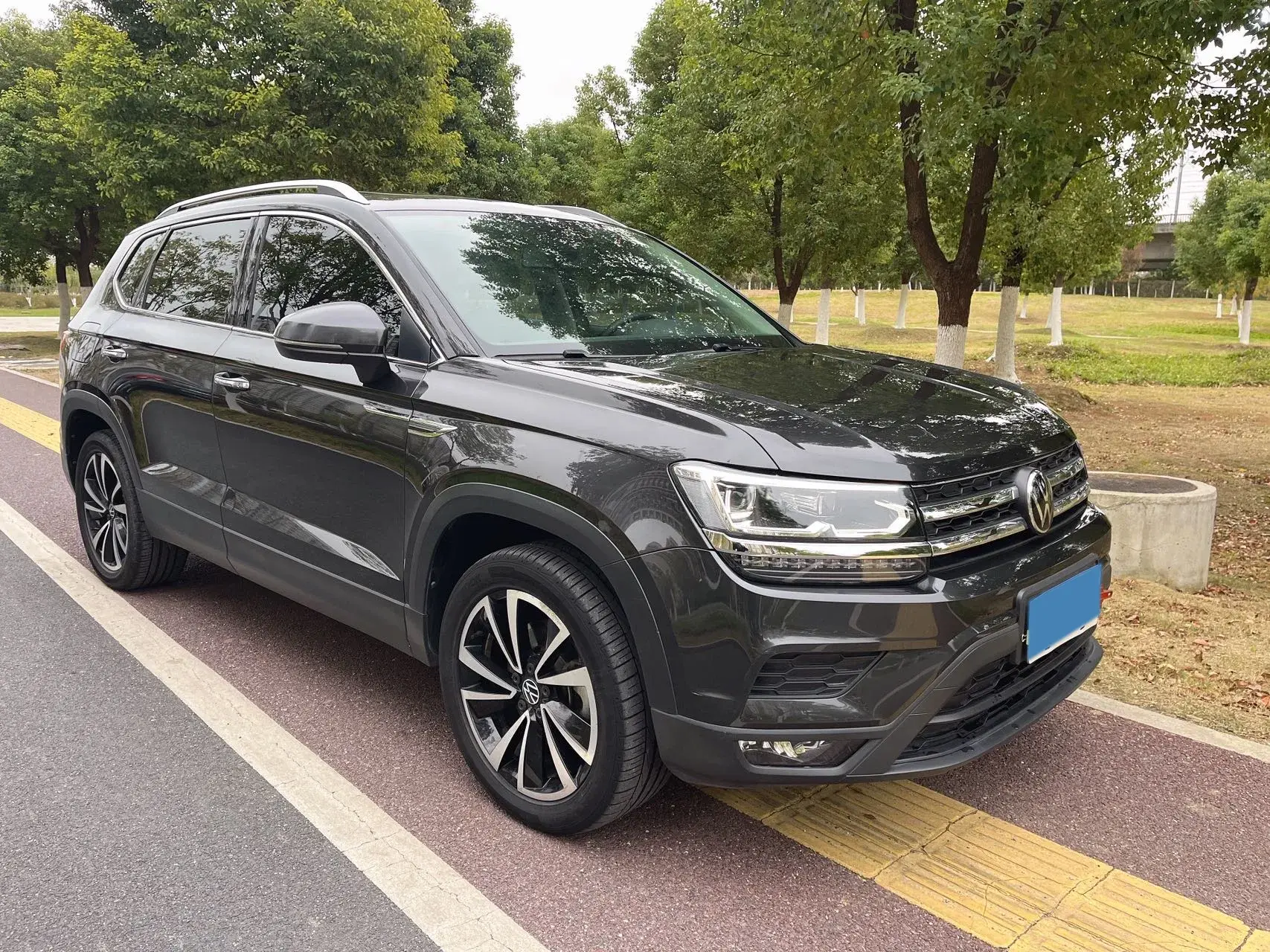 2022 VOLKSWAGEN THARU thumbnail 3