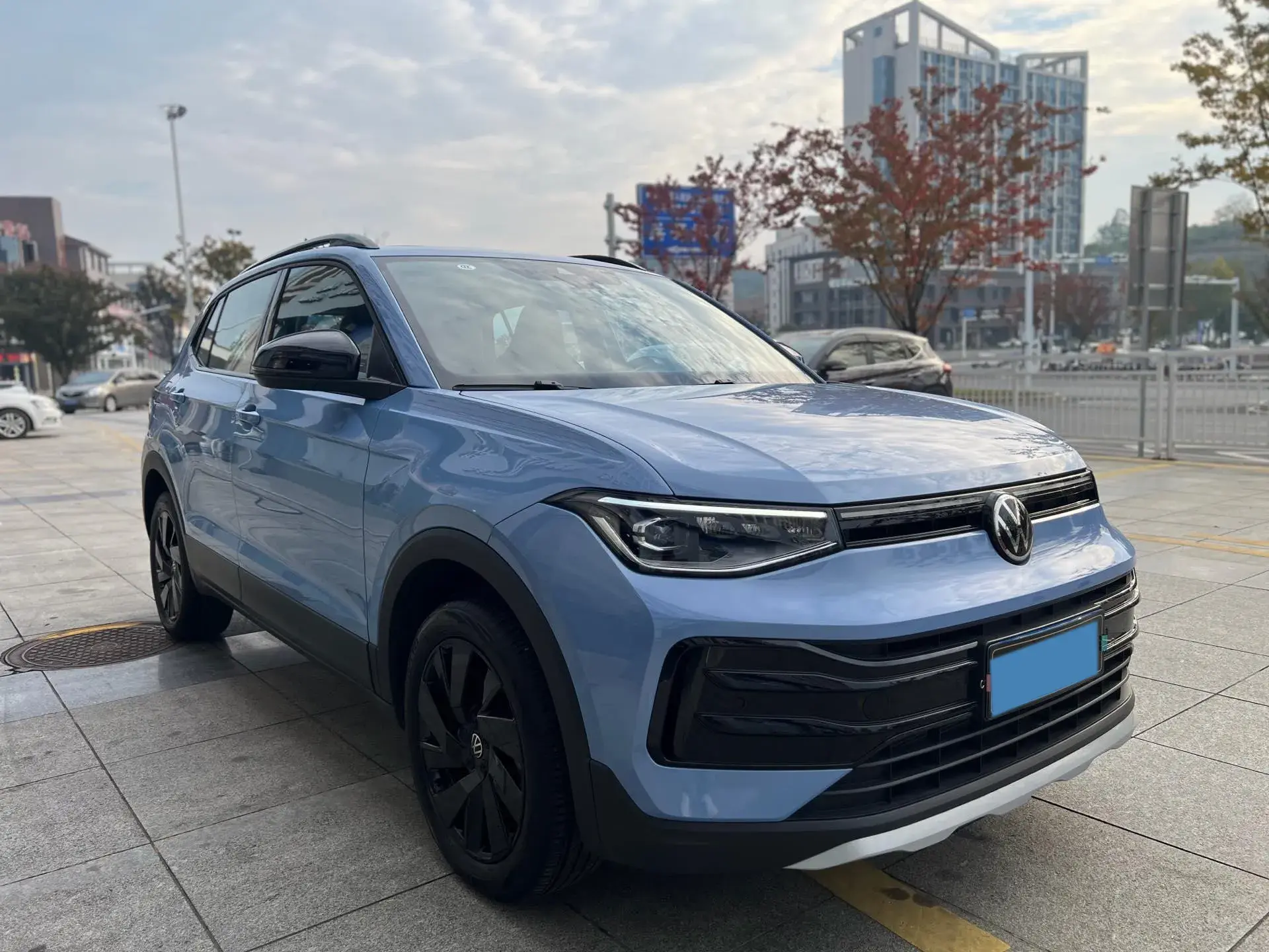 2025 VOLKSWAGEN THARU thumbnail 3