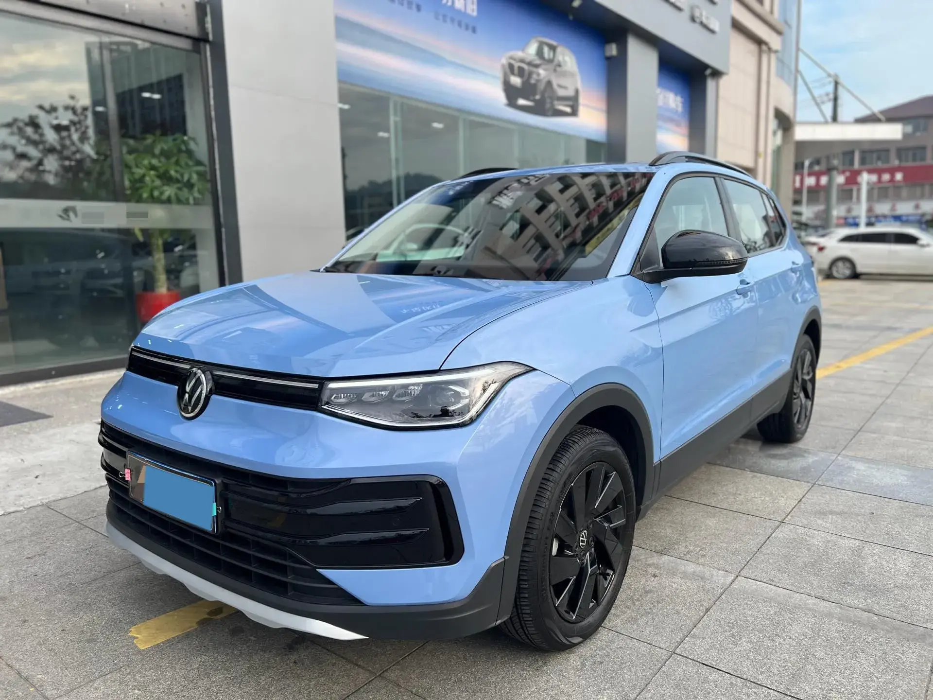 2025 VOLKSWAGEN THARU view 1