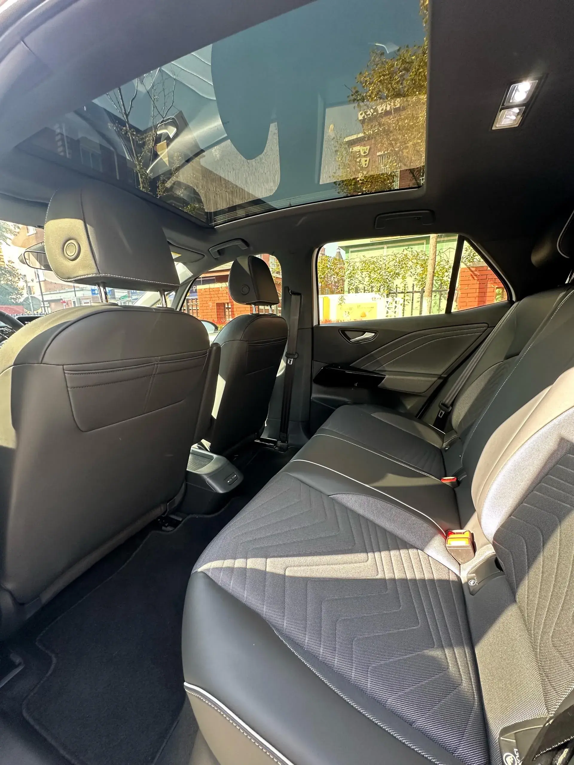 2024 VOLKSWAGEN ID.3 thumbnail 4