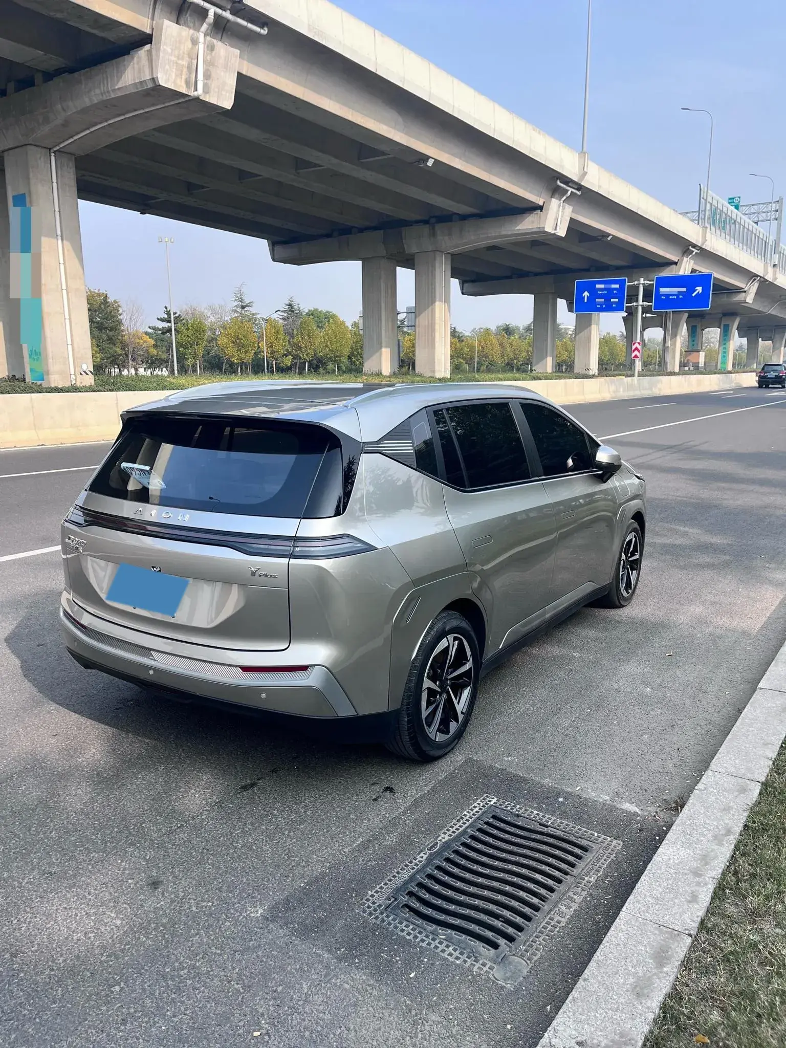 2023 AION Y thumbnail 3