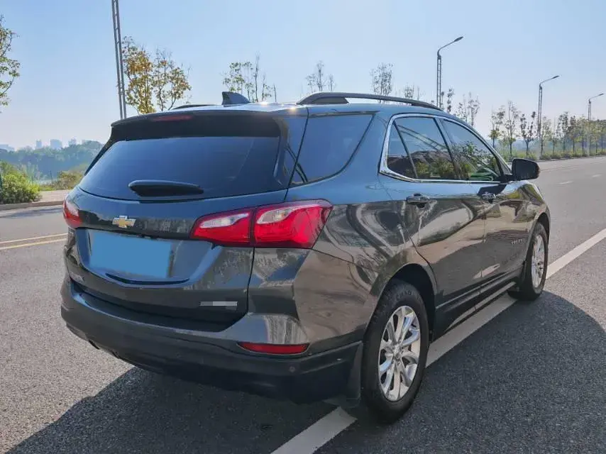 2019 CHEVROLET EQUINOX thumbnail 4