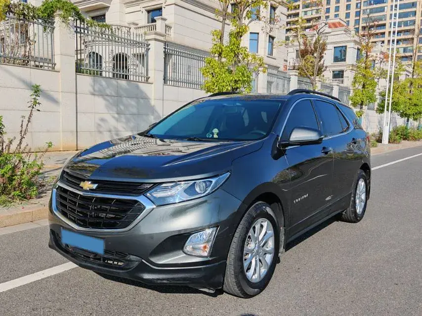 2019 CHEVROLET EQUINOX view 1