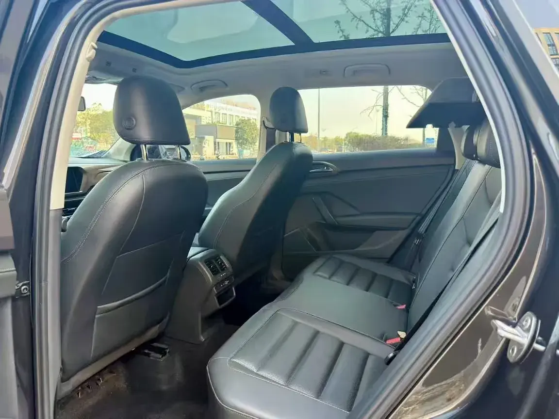 2021 VOLKSWAGEN THARU thumbnail 4