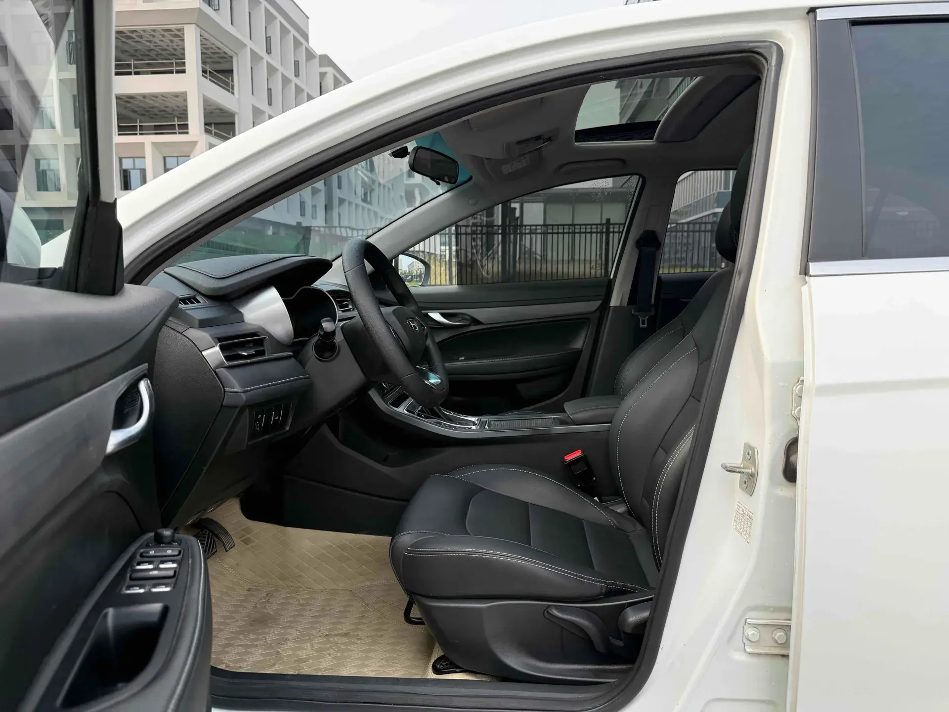 2021 GEELY EMGRAND thumbnail 3