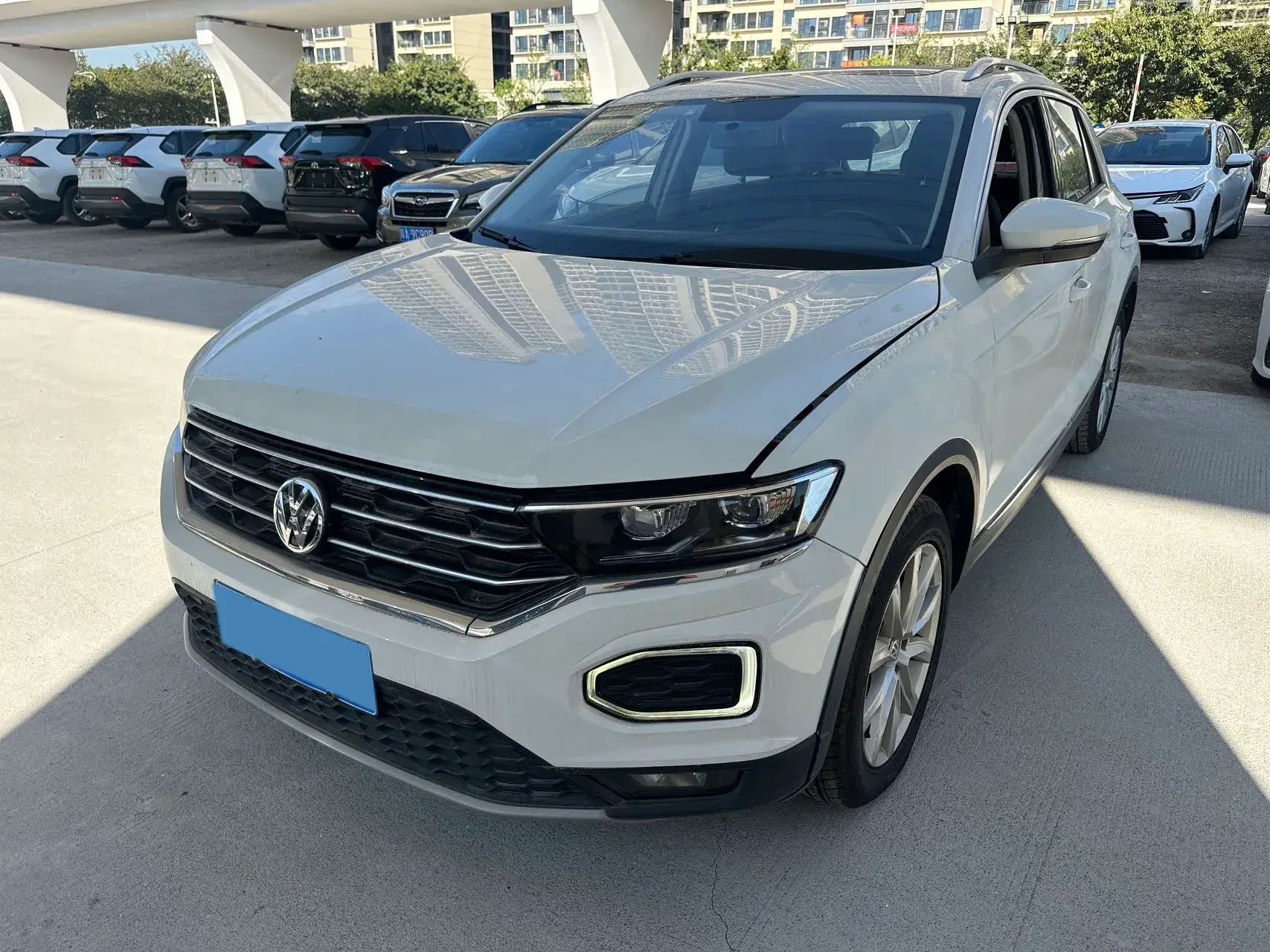 2020 VOLKSWAGEN T-ROC view 1