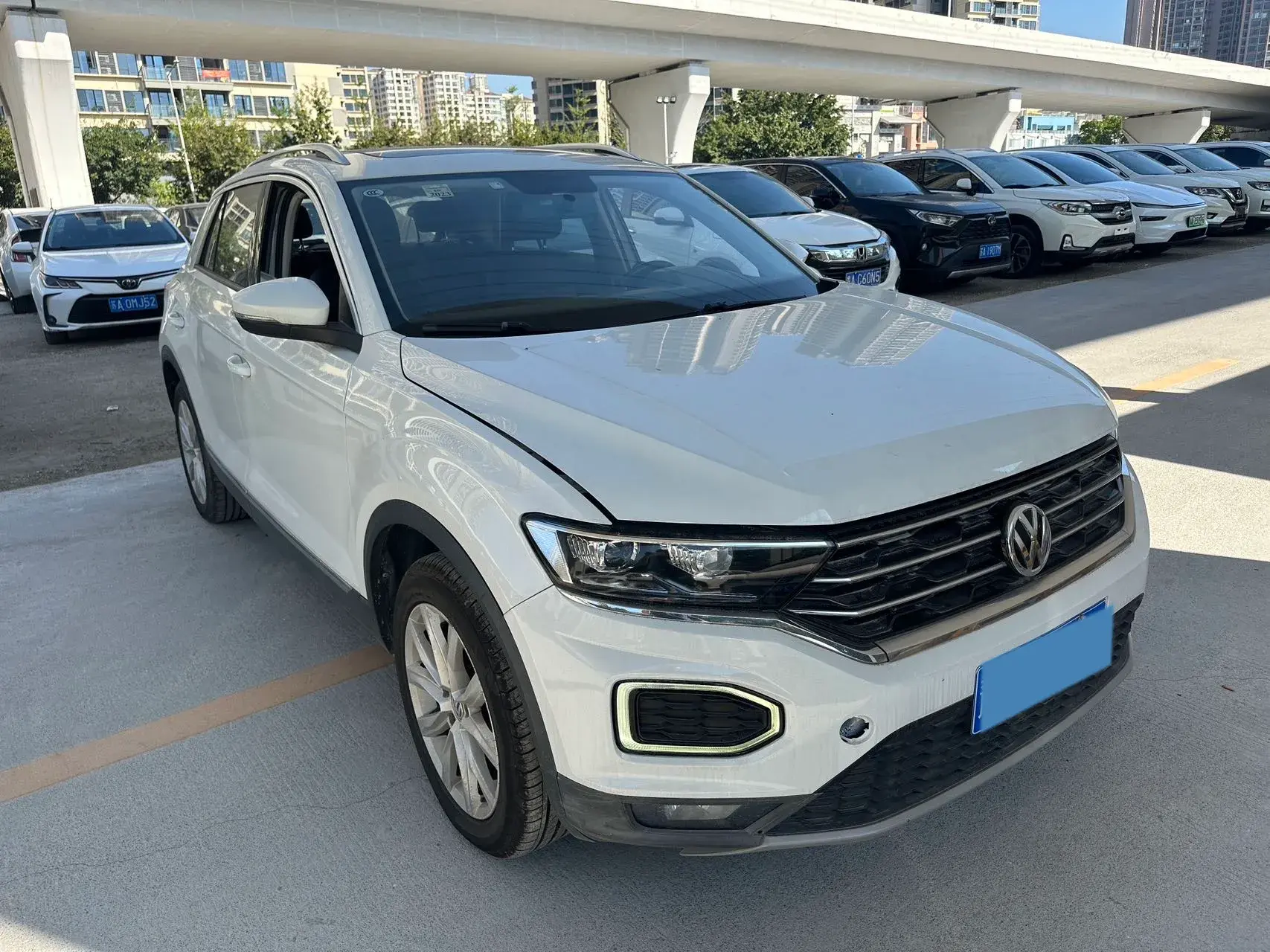 2020 VOLKSWAGEN T-ROC thumbnail 2