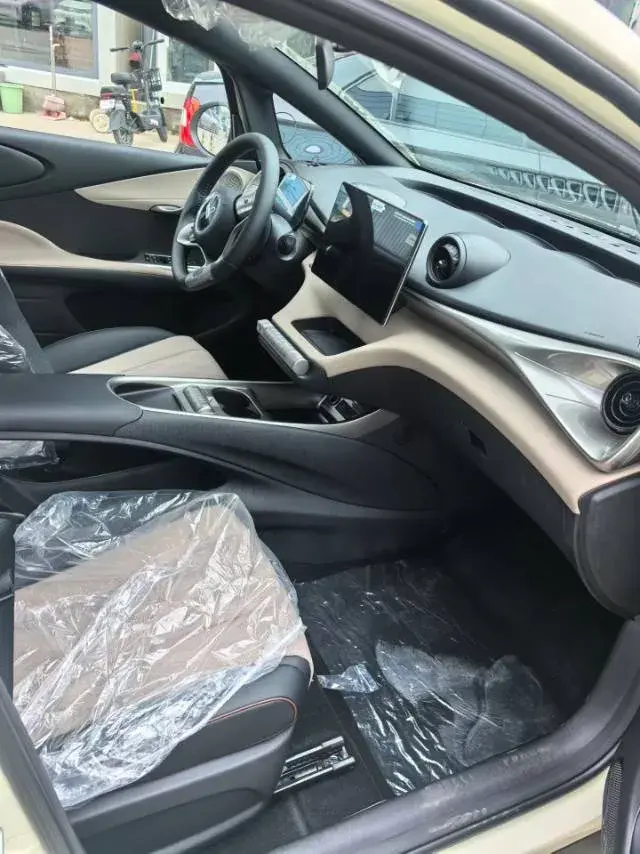 2025 BYD DOLPHIN thumbnail 3