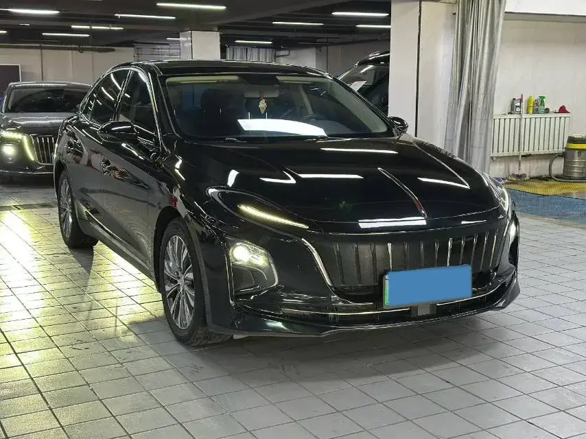 2022 HONGQI E-QM5 thumbnail 3
