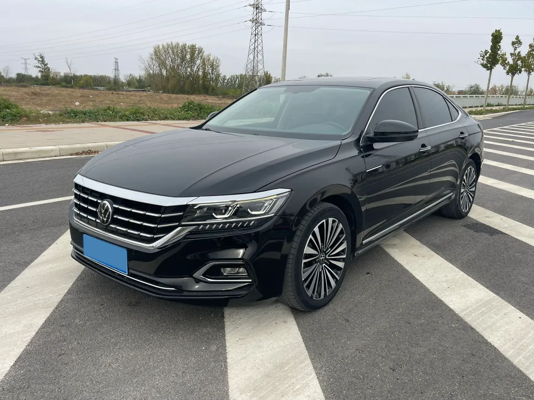 2021 VOLKSWAGEN PASSAT view 1