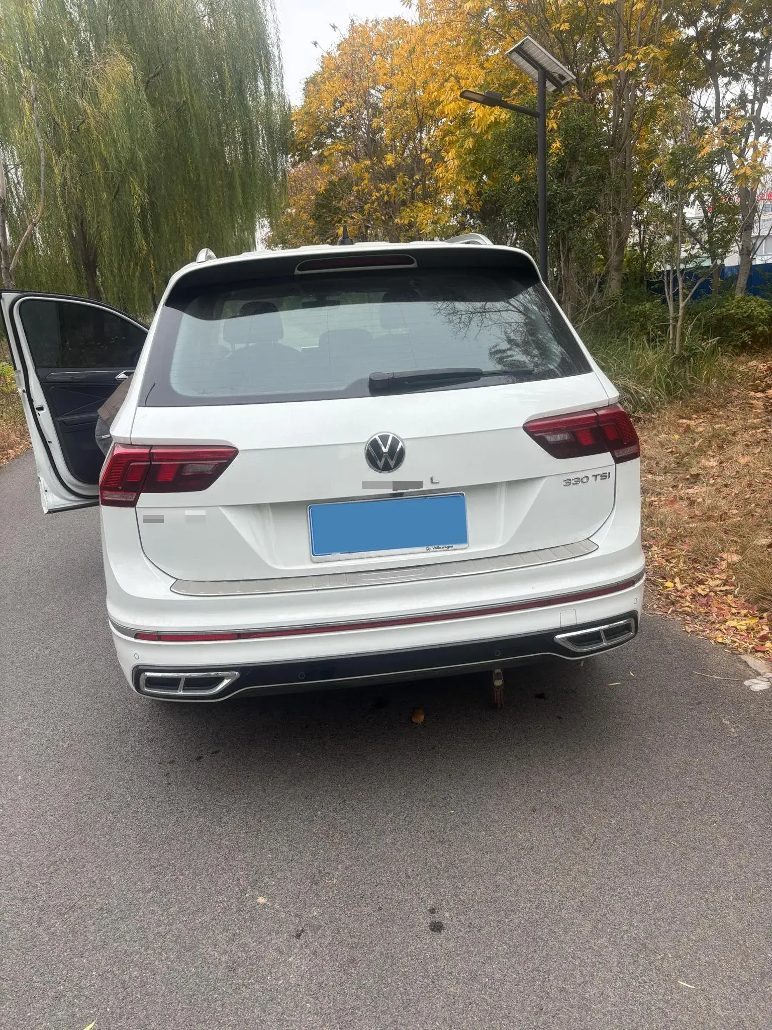 2024 VOLKSWAGEN TIGUAN thumbnail 3