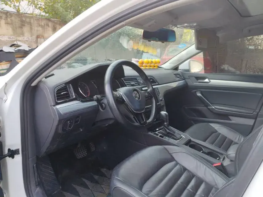 2018 VOLKSWAGEN LAMANDO thumbnail 4