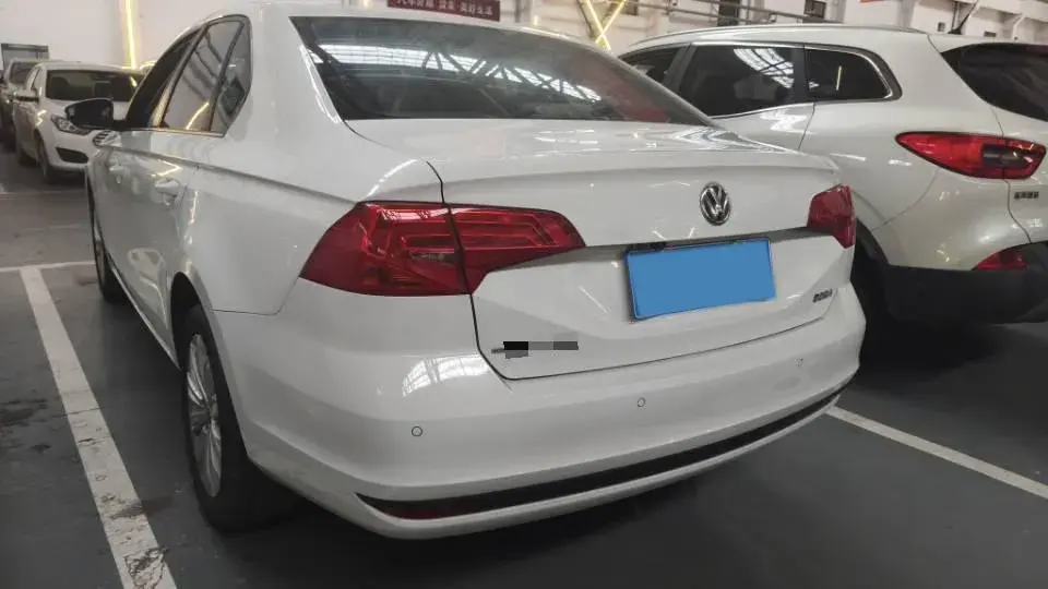 2021 VOLKSWAGEN BORA thumbnail 4