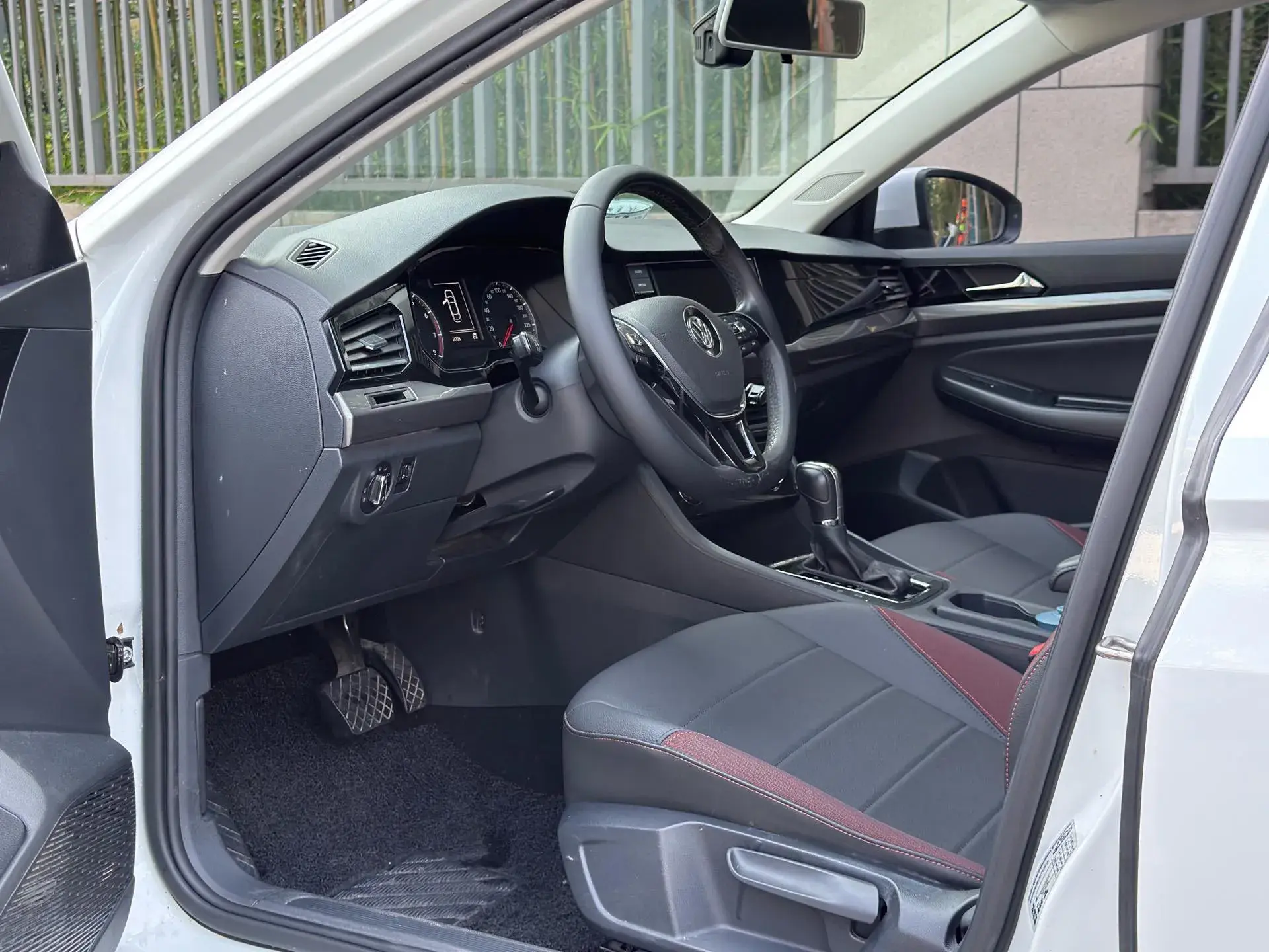 2019 VOLKSWAGEN BORA thumbnail 3