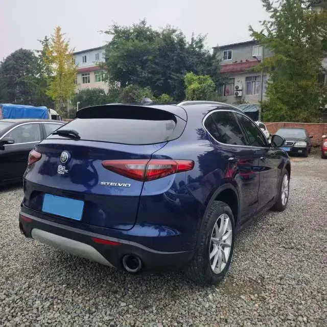 2017 ALFA ROMEO thumbnail 4