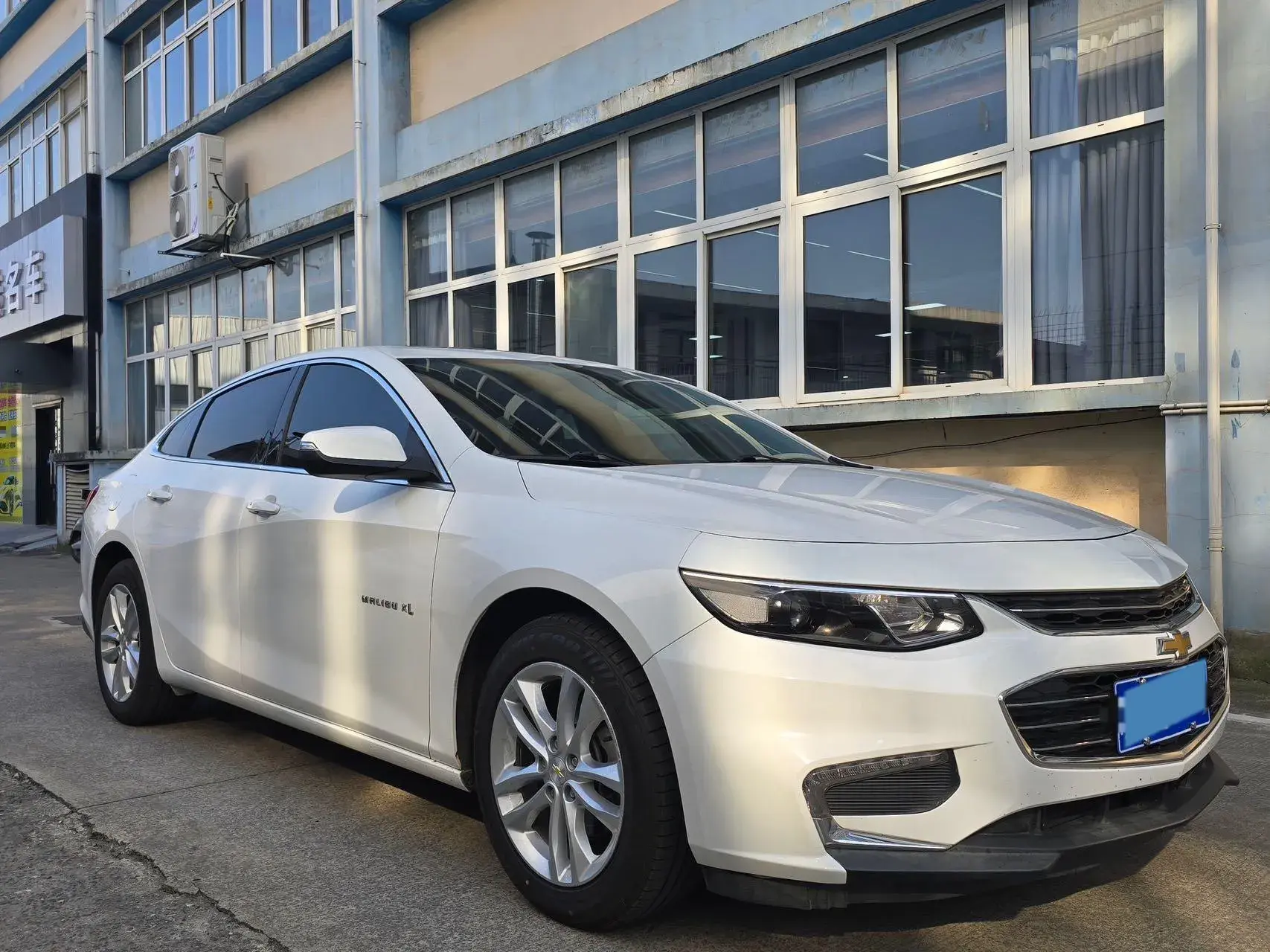 2018 CHEVROLET MALIBU thumbnail 3