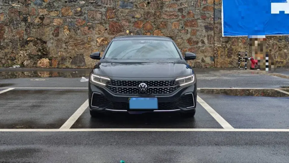 2023 VOLKSWAGEN PASSAT thumbnail 2