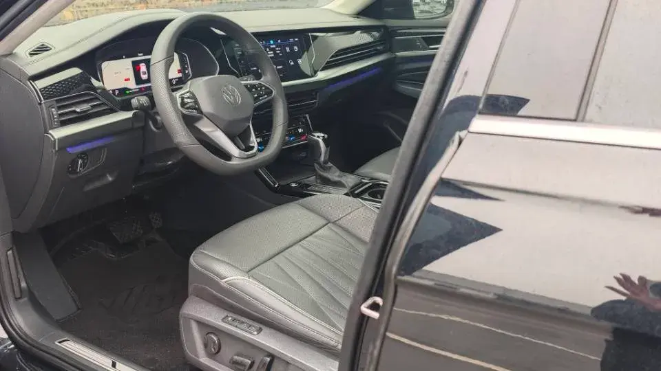 2023 VOLKSWAGEN PASSAT thumbnail 4