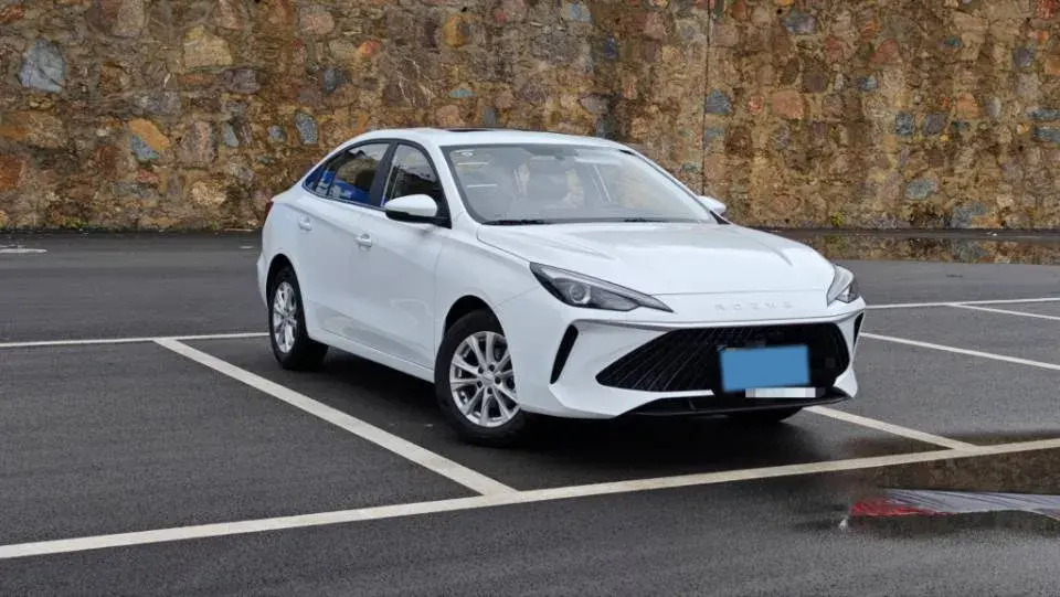 2024 ROEWE I5 thumbnail 3