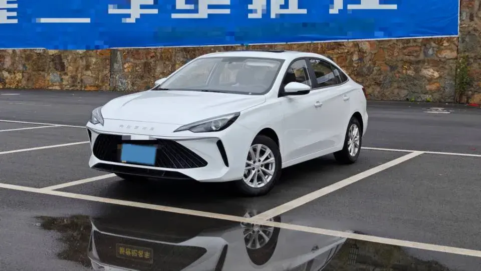 2024 ROEWE I5 view 1