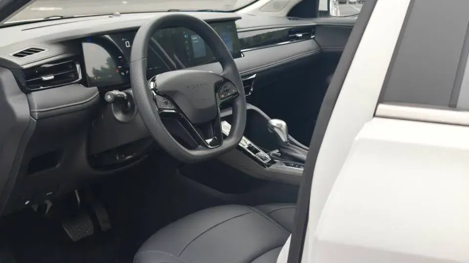 2024 ROEWE I5 thumbnail 4